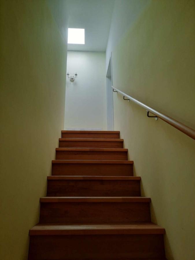 Echtholztreppe zum Obergeschoss