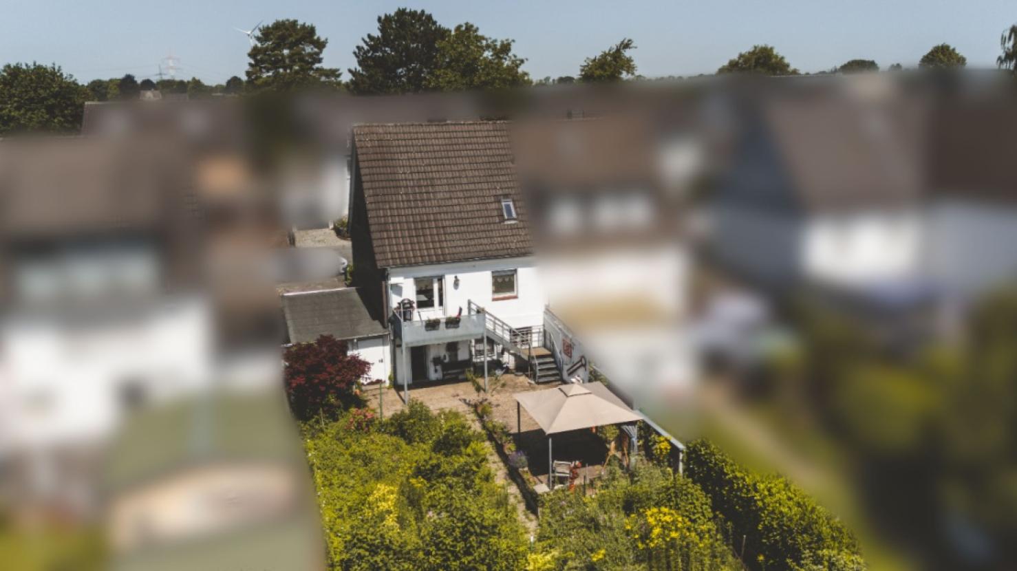 Drohnenaufnahme Hausansicht Garten