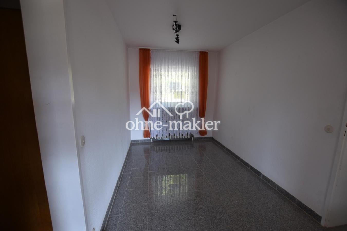 Garderobe EG