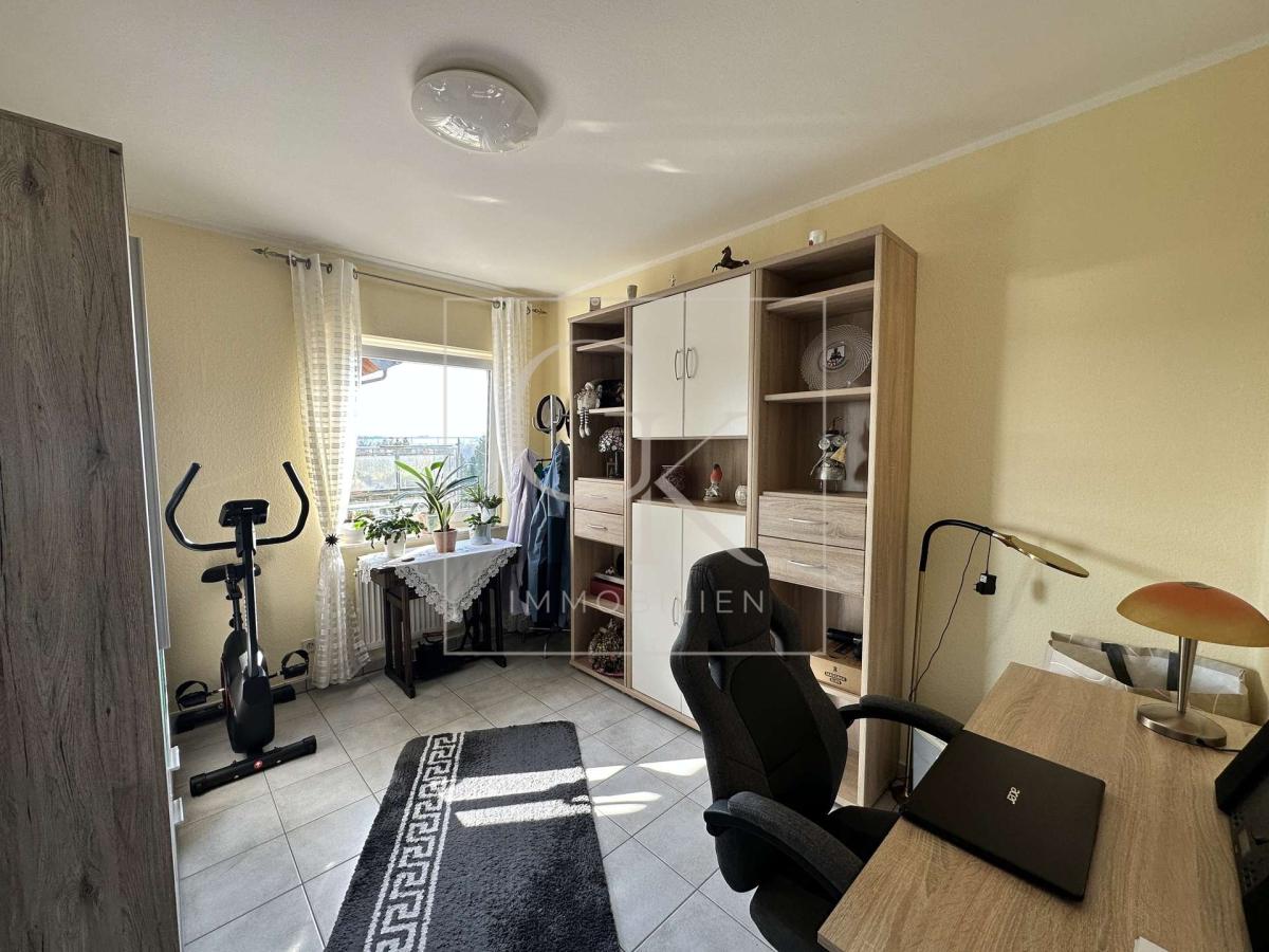 Zimmer Wohnung EG links