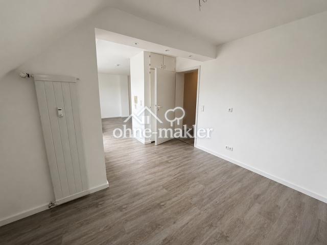 Küche und Zugang Wohnzimmer 