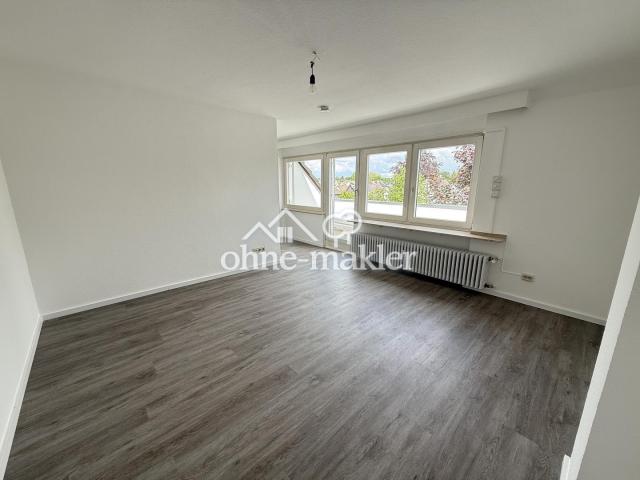 Wohnzimmer mit Balkon