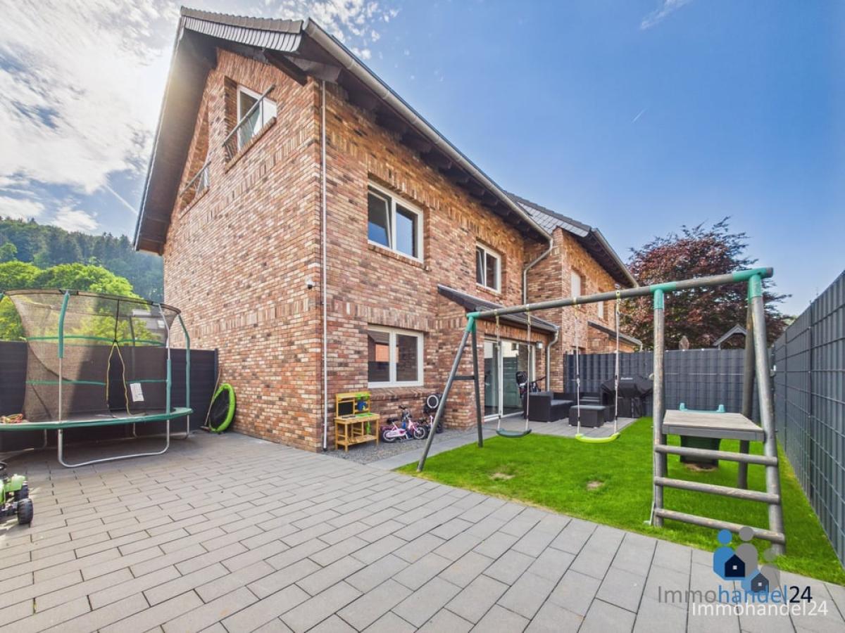 Rückfront mit Garten