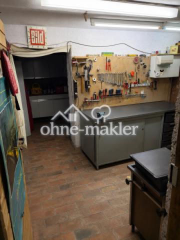 Großer Keller mit Werkstatt