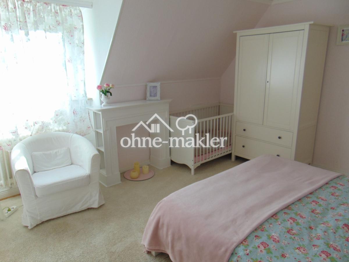 Schlafzimmer DG