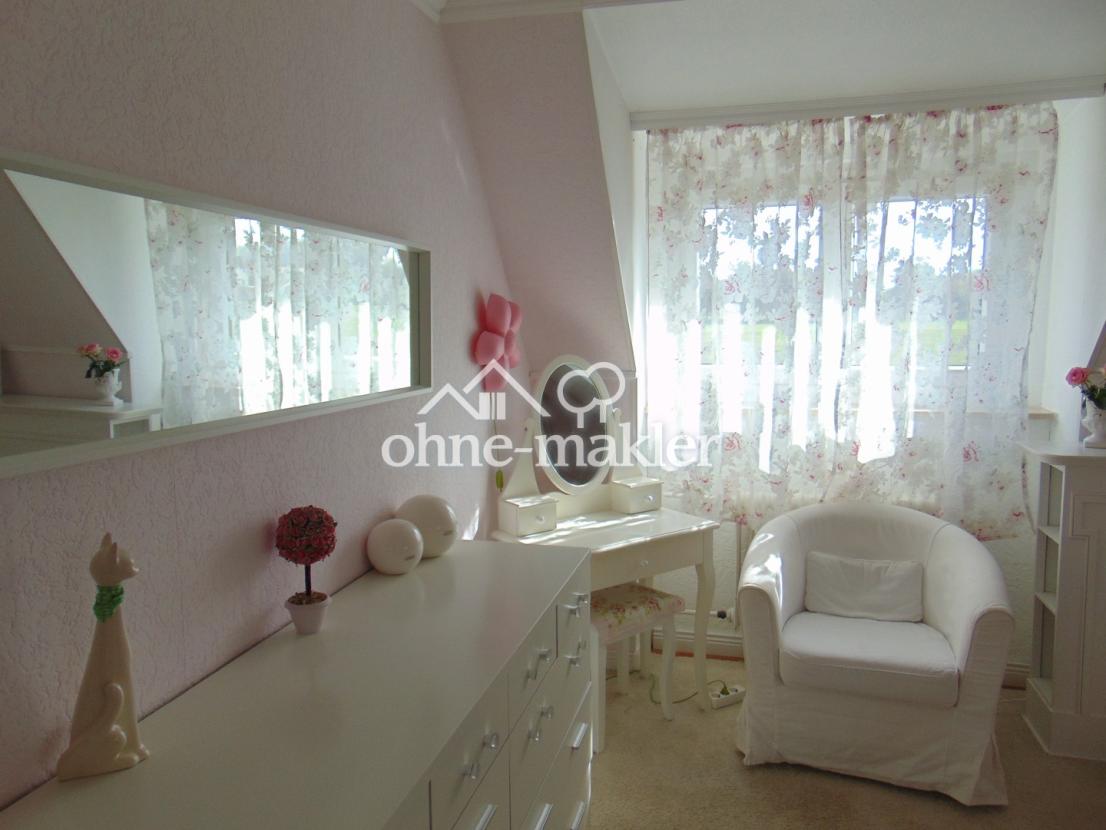 Schlafzimmer DG