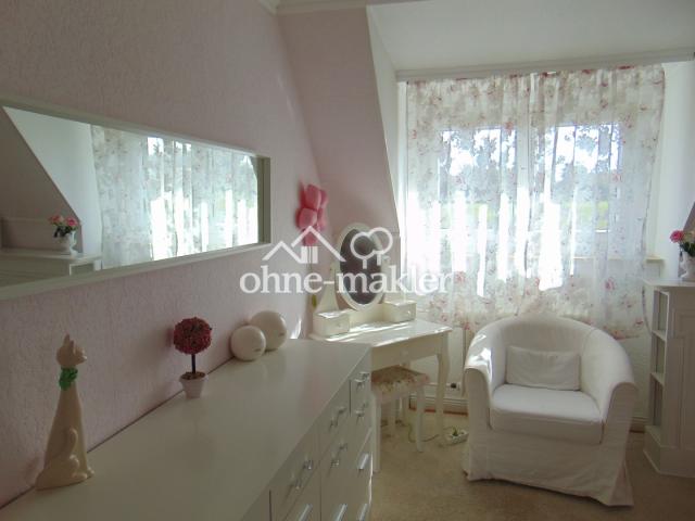 Schlafzimmer DG