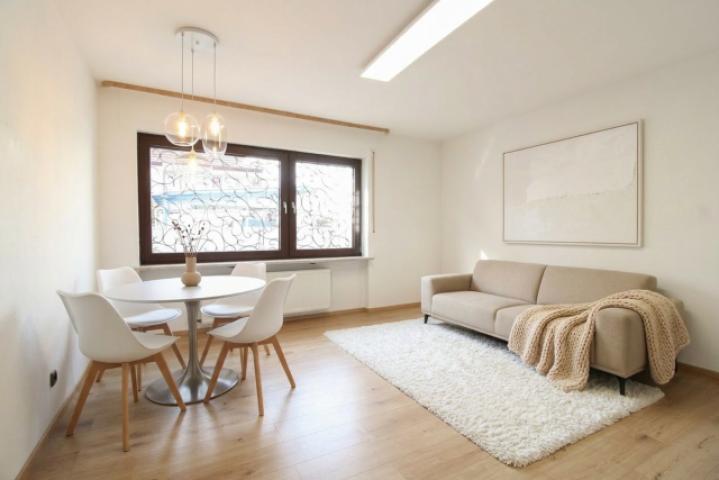 Wohnzimmer EG (KI)