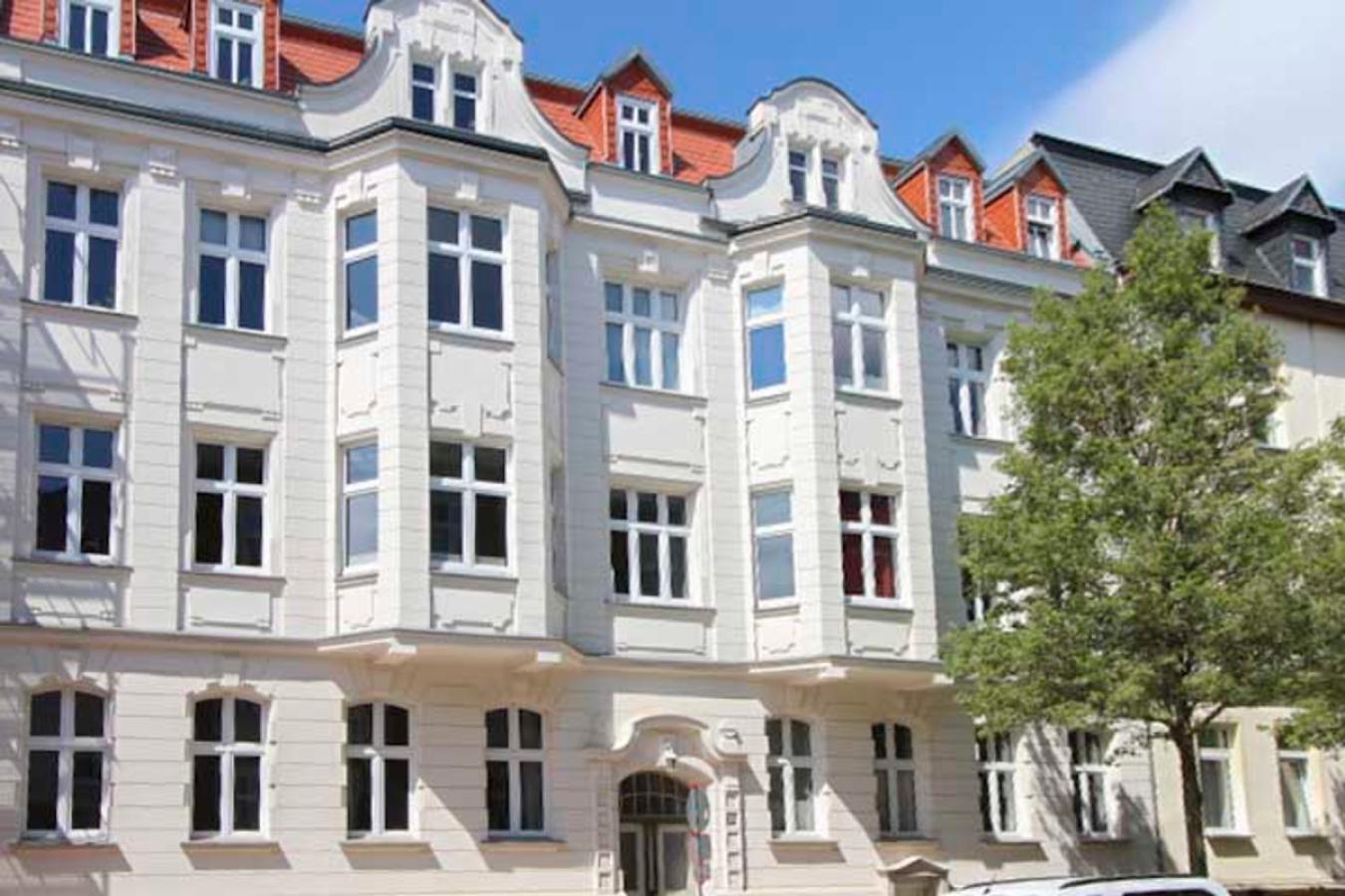 Blick auf die Wohnung mit Erker
