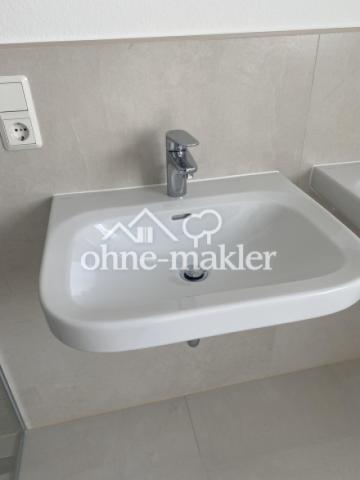 Hauptbad Doppelwaschbecken
