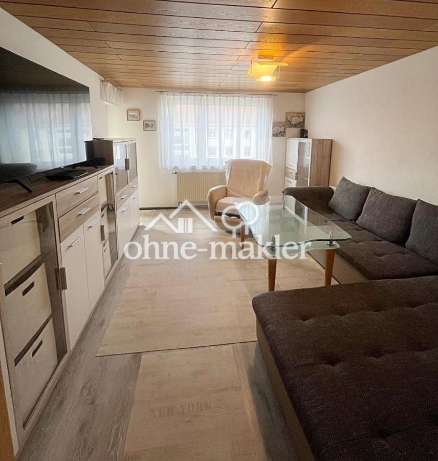 Wohnzimmer, links Balkon
