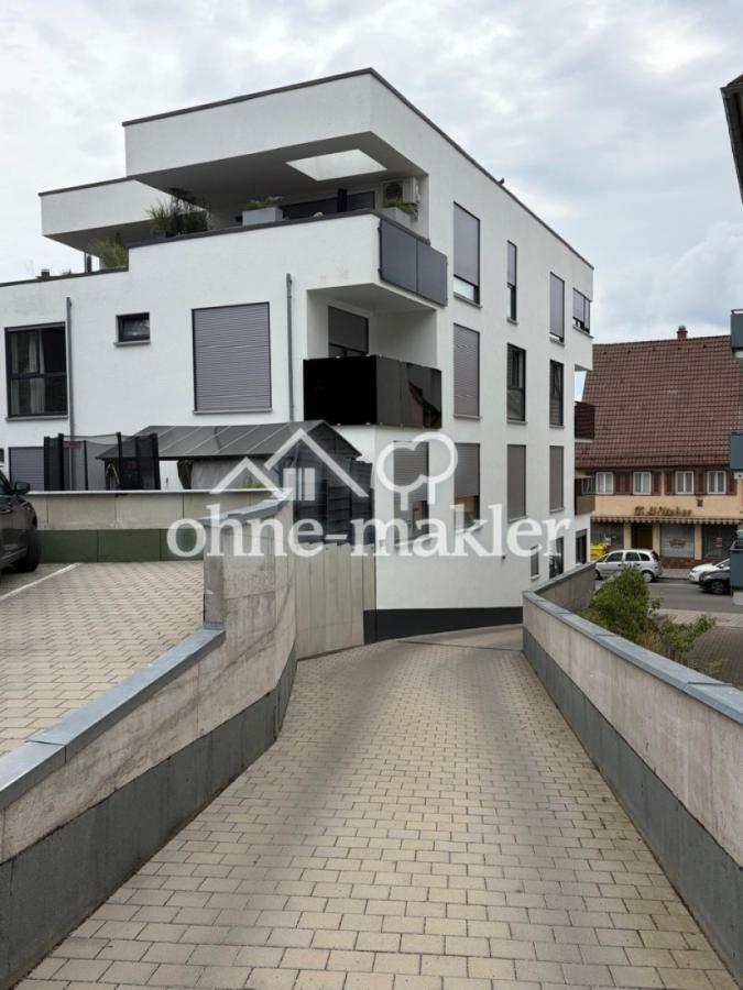 Auffahrt und Parkplatz