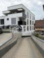 Auffahrt und Parkplatz