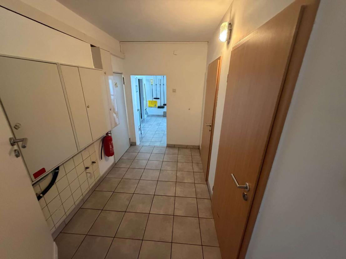 Flur zu Abstellkammer