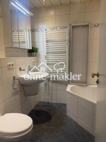 Bad mit Dusche & Eckbadewanne