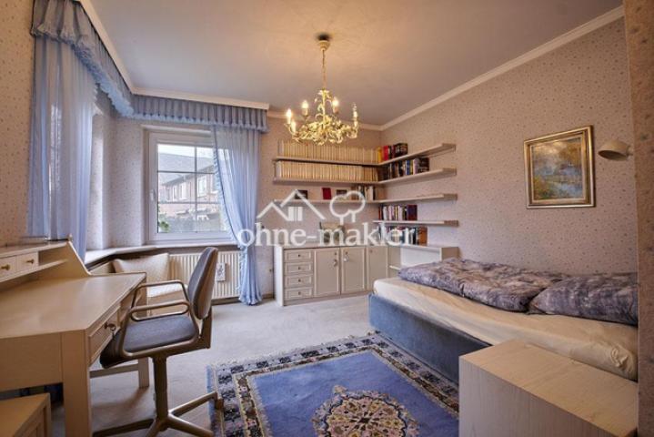 Schlafzimmer B unten