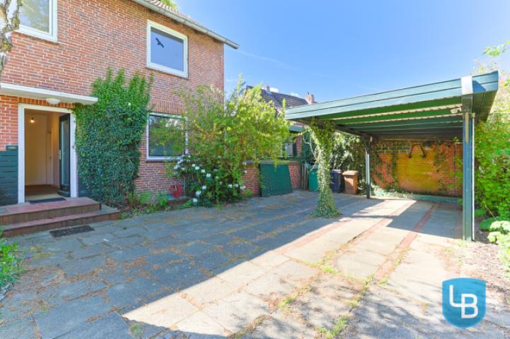 Carport vor dem Haus
