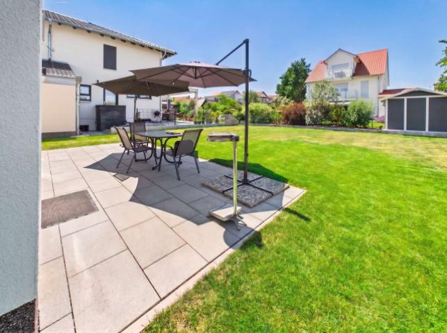 Terrasse mit Garten