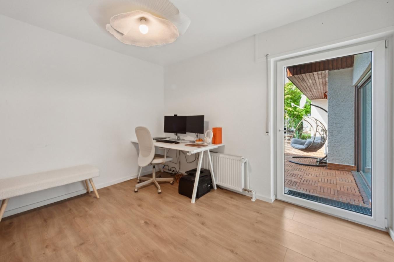 Büro EG
