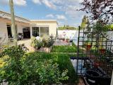 Garten mit idyllischem Biotop