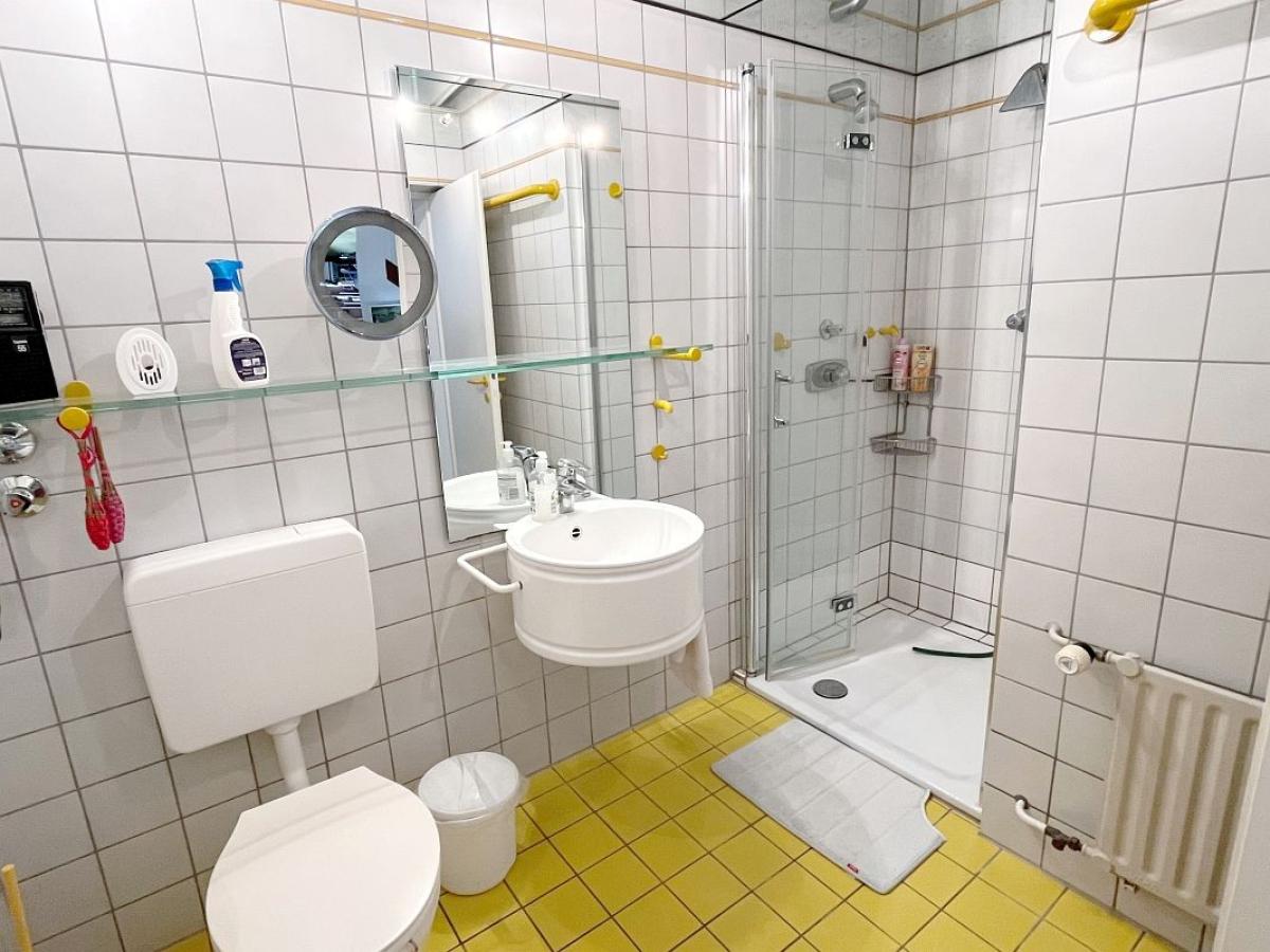 UG Duschbad mit....