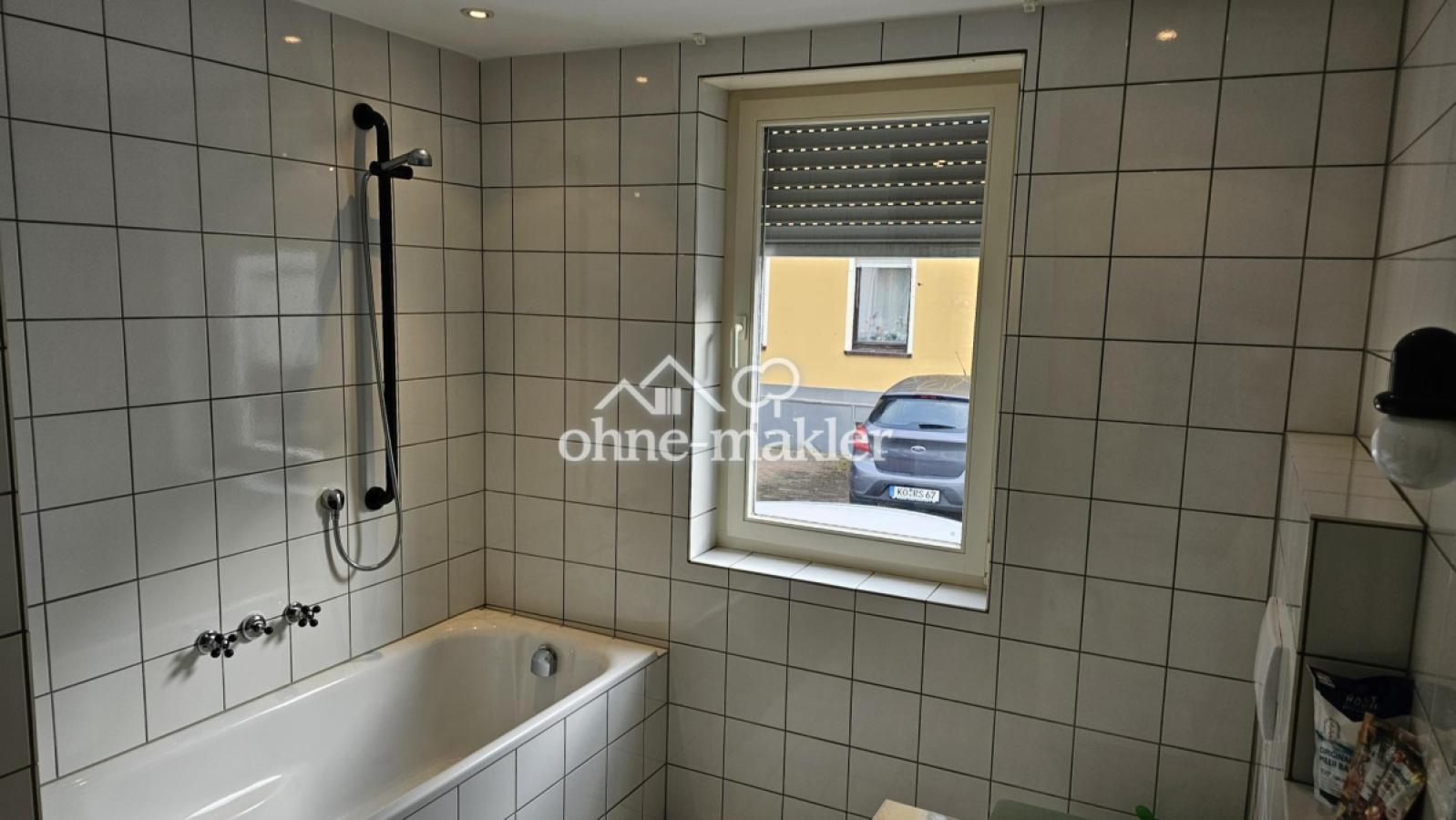 Bad mit Badewanne