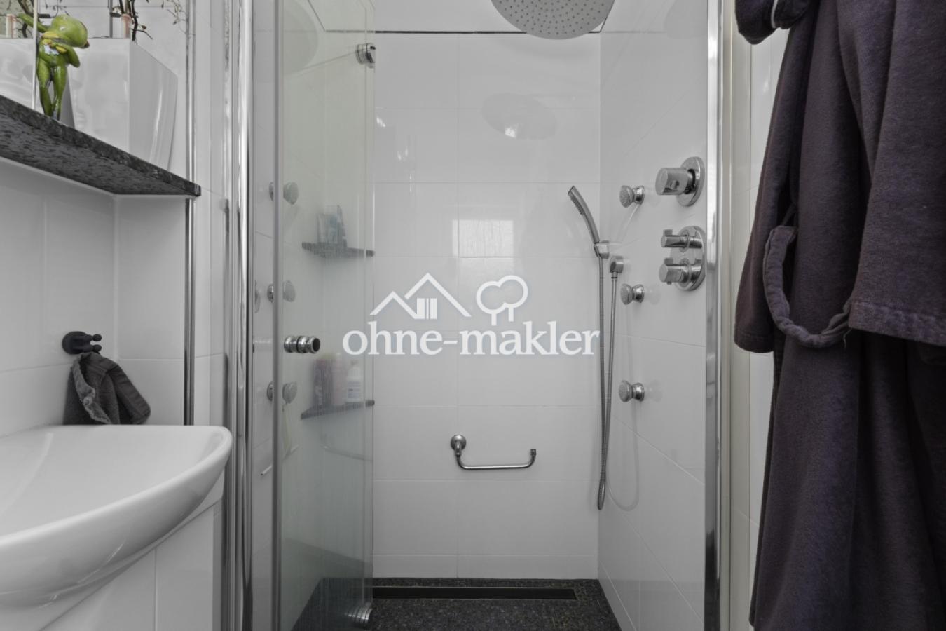 Tageslichtbad mit Dusche