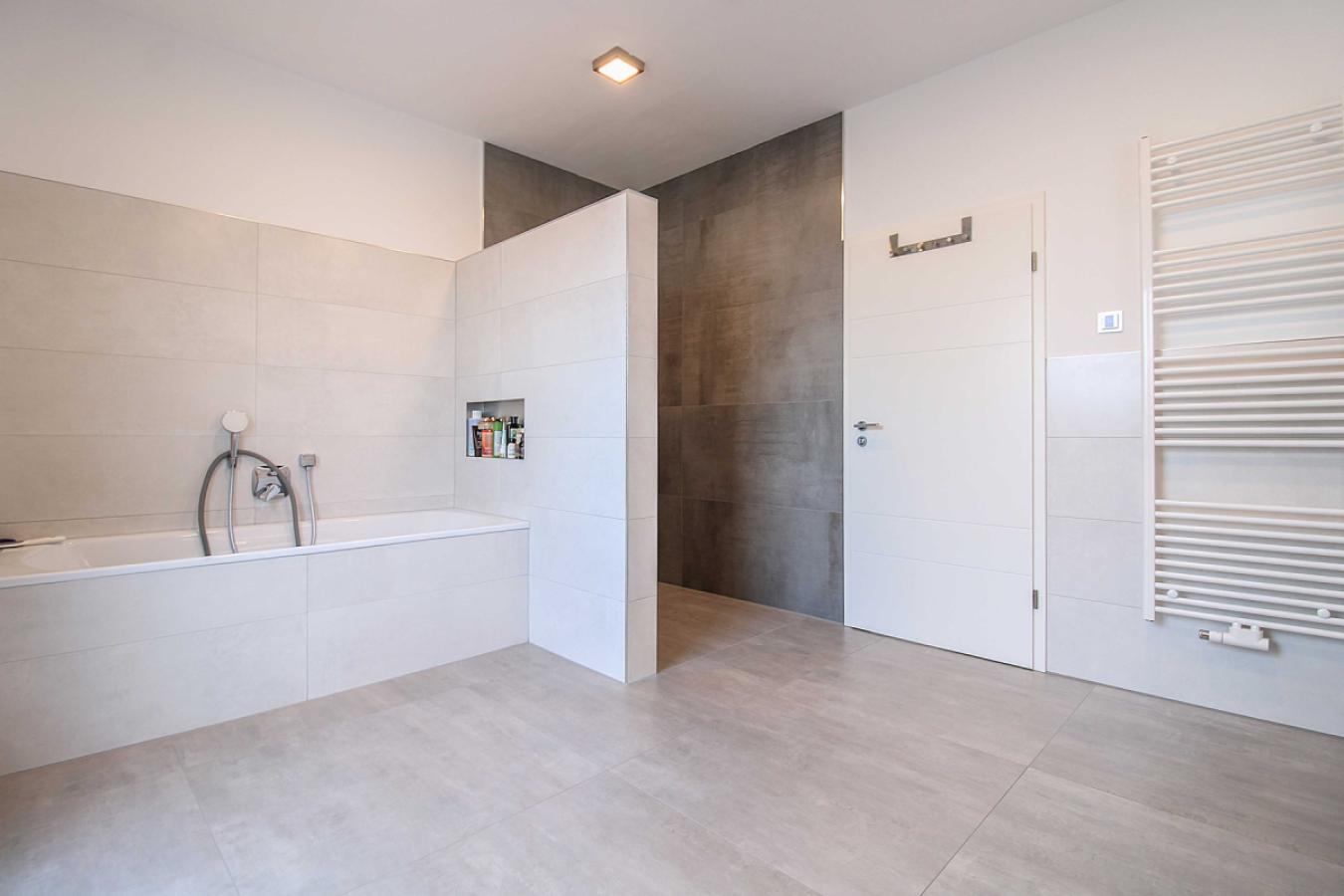 Badezimmer EG
