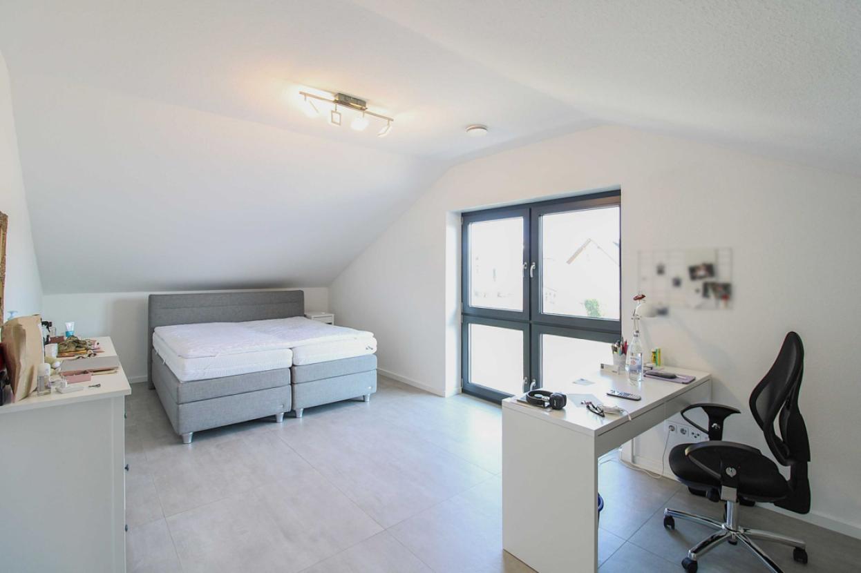 Schlafzimmer DG