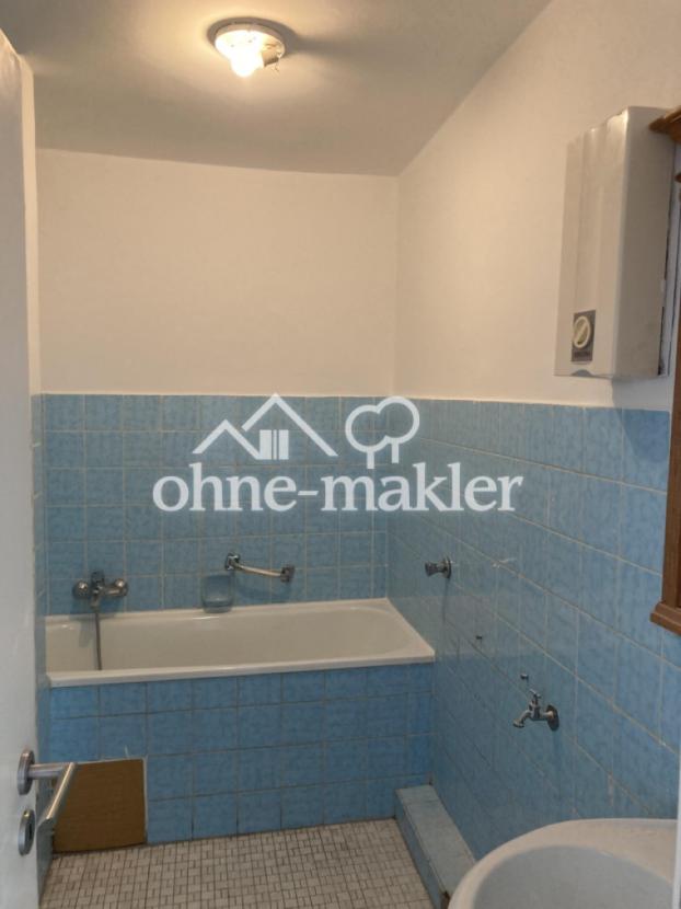 Bad mit Wanne und Dusche