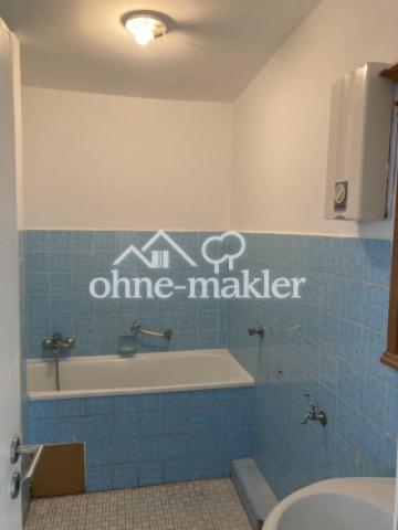 Bad mit Wanne und Dusche
