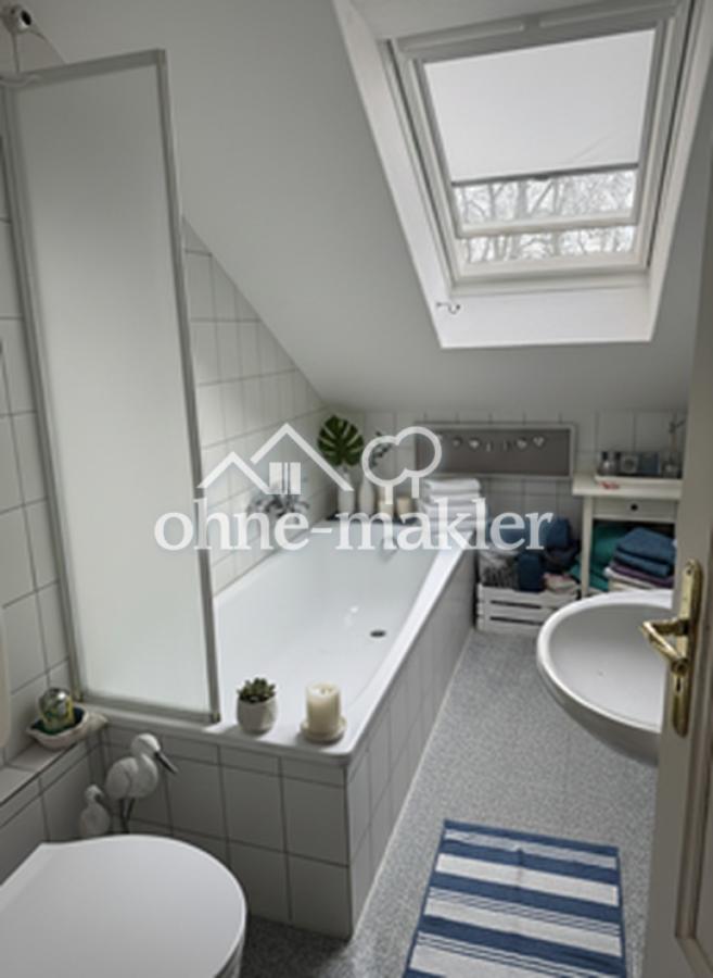 V | OG-Bad mit Badewanne