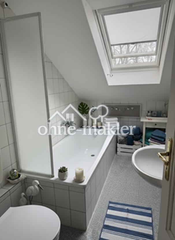 V | OG-Bad mit Badewanne
