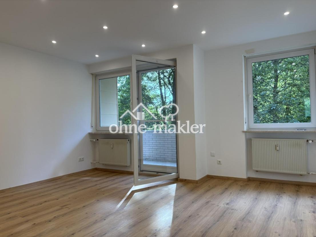 Helles Wohnzimmer mit Loggia