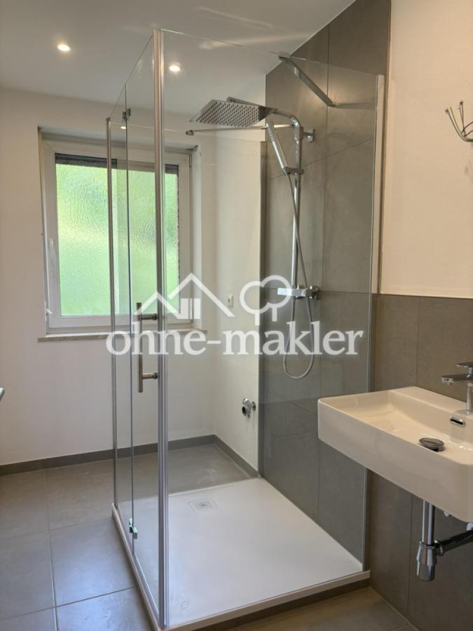Bad mit Dusche, WA-Anschluss