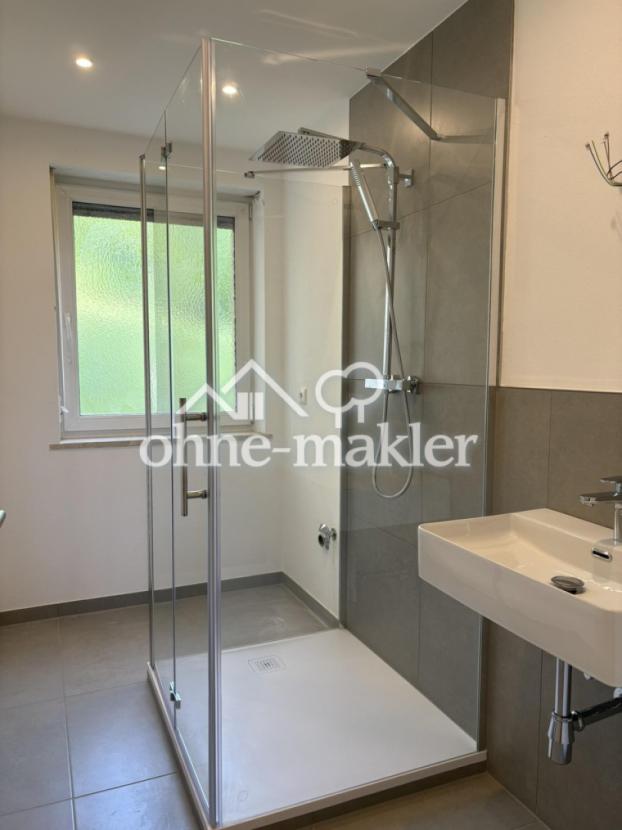 Bad mit Dusche, WA-Anschluss
