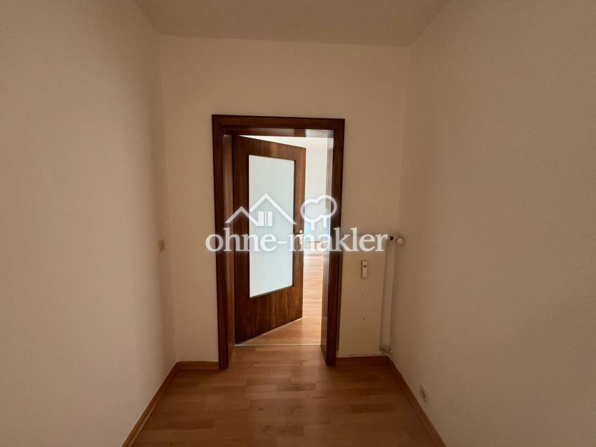 Diele mit Blick ins Wohnzimmer