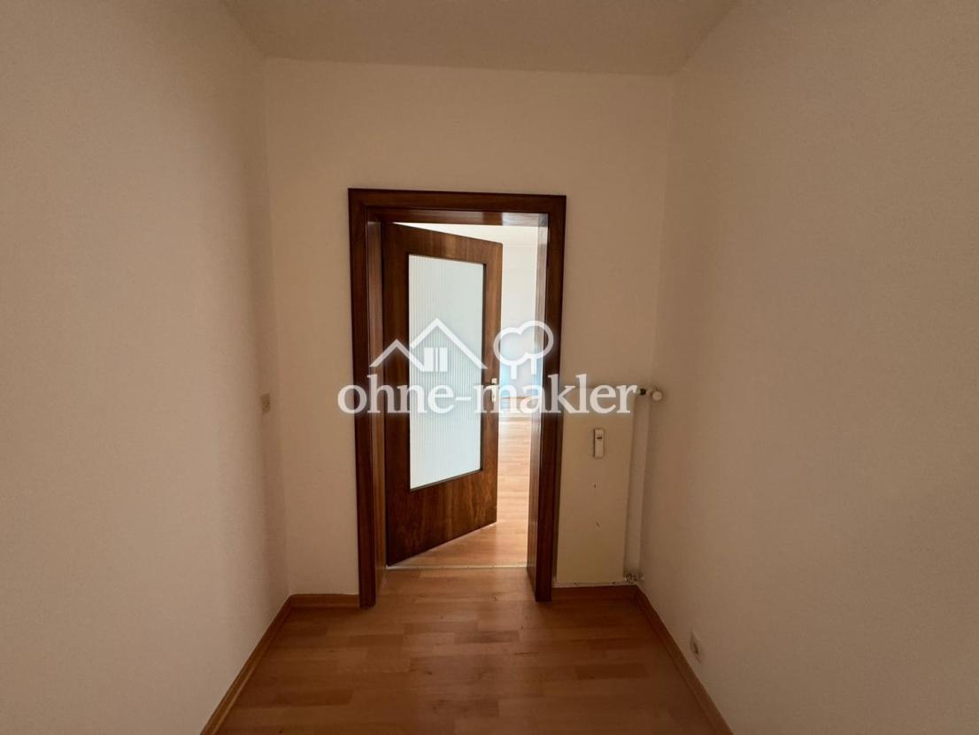 Diele mit Blick ins Wohnzimmer