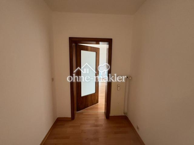 Diele mit Blick ins Wohnzimmer