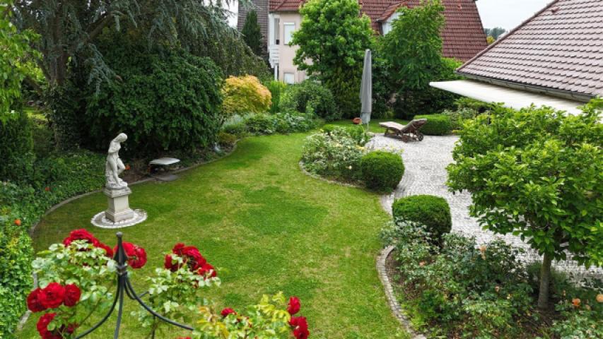 Traumhaft angelegter Garten