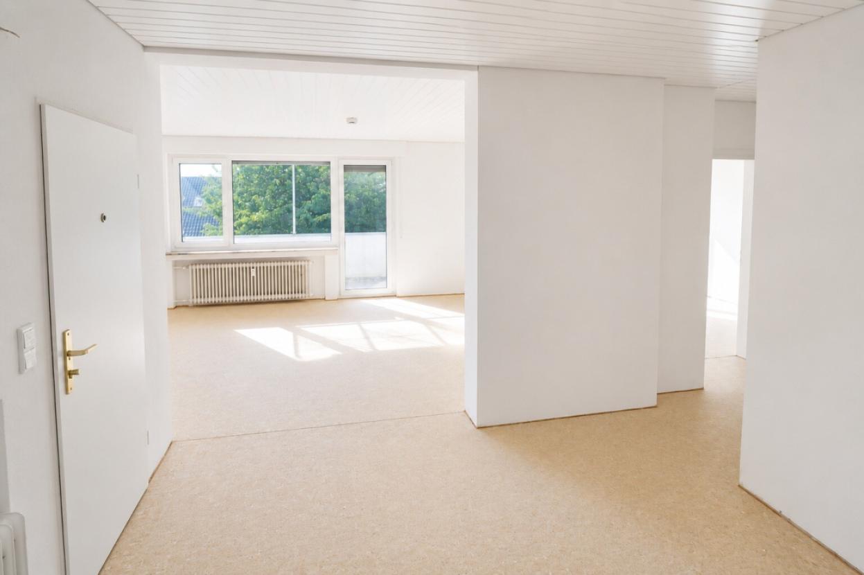 Blick von der Essdiele in den Wohnbereich