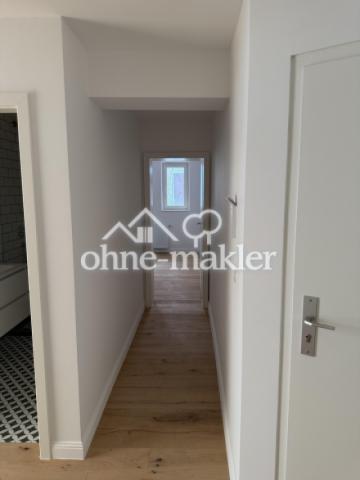 Flur zum ersten Schlafzimmer 