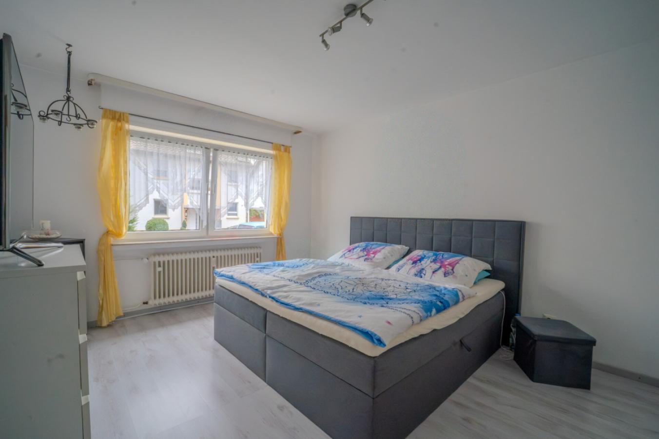 Schlafzimmer (EG)