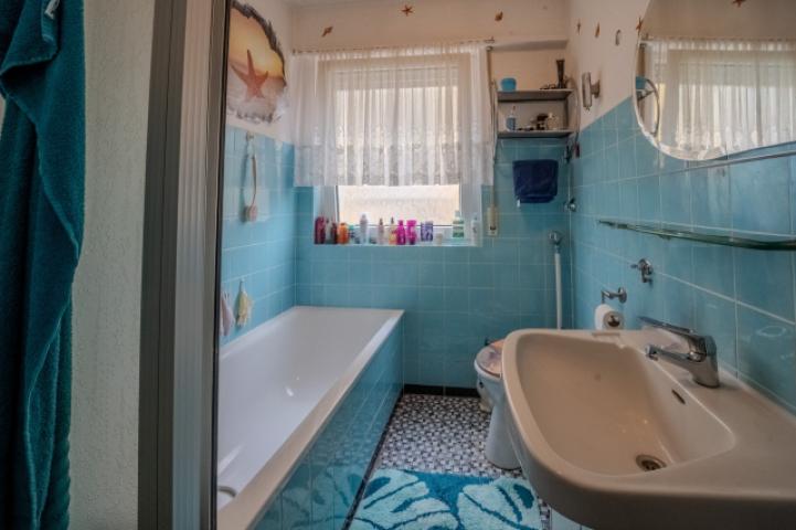 Badezimmer (EG)