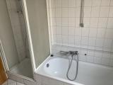 mit Dusche und Wanne