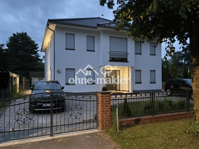 Hausansicht, vorn, Abend