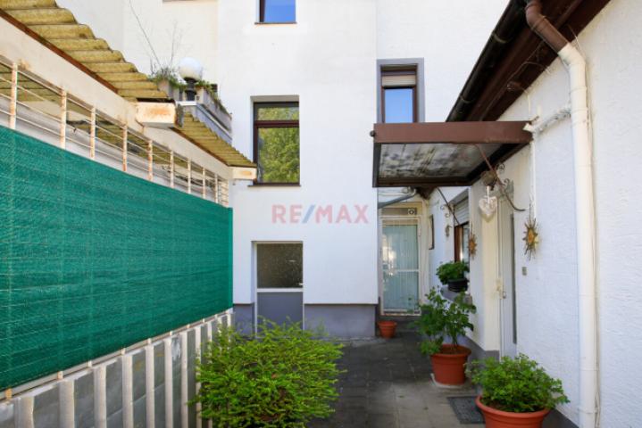 Wohnung-Hinterhaus