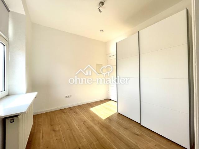 Ankleide/Büro Zimmer