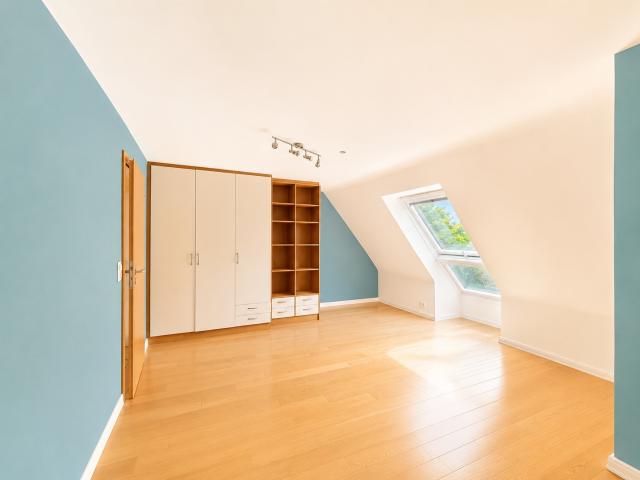 Schlafzimmer 8