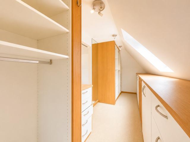 begehb. Kleiderschrank Zi. 9